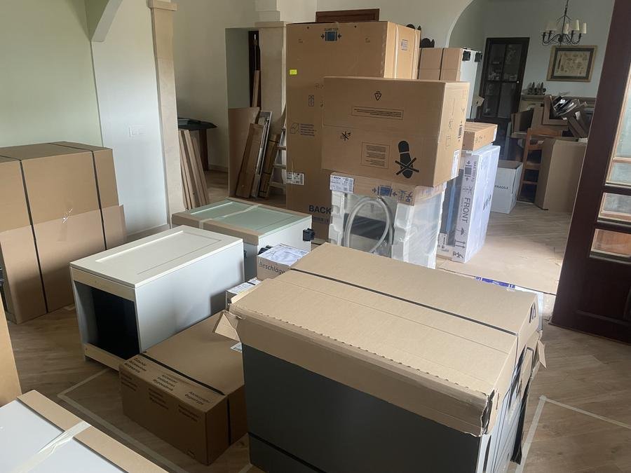 Mudanza de vivienda con cajas embaladas en Mallorca